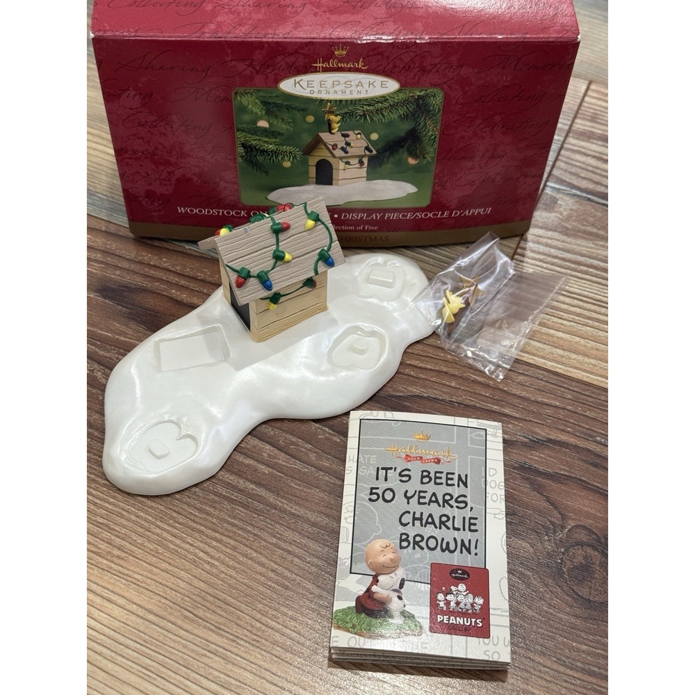 2000 Hallmark Keepsake Peanuts A Snoopy Christmas Ornament